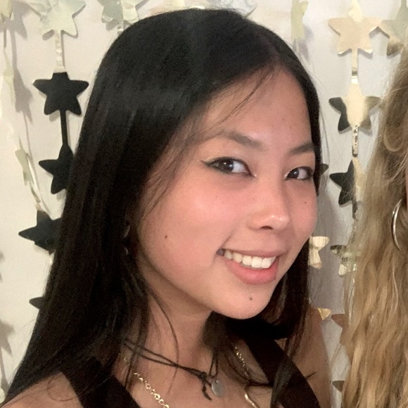 Meet your Posher, Abigail - Picture 1 of 1